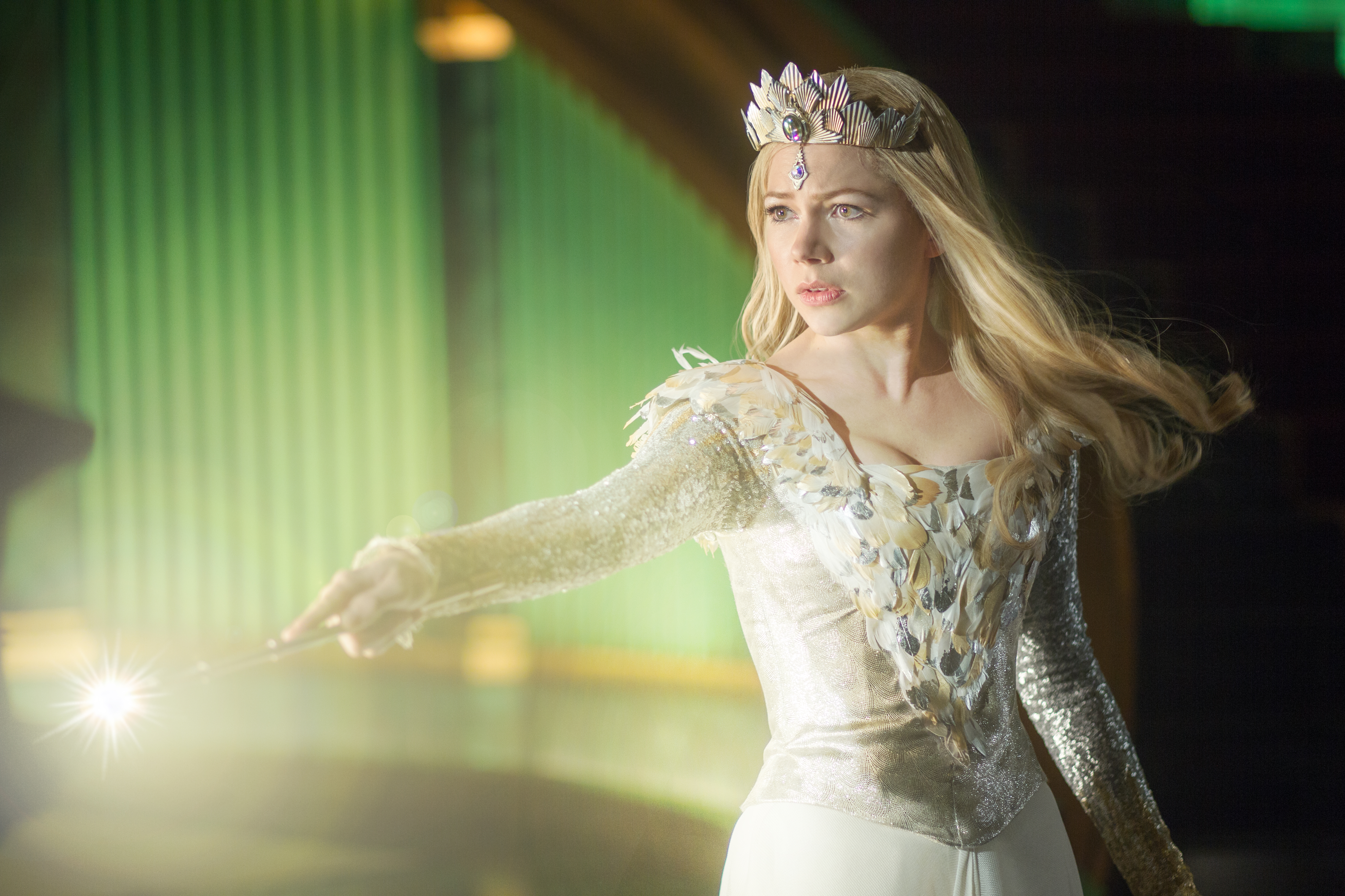 "OZ: THE GREAT AND POWERFUL" Michelle Williams center Ph: Merie Weismiller Wallace, SMPSP ©Disney Enterprises, Inc. All Rights Reserved.